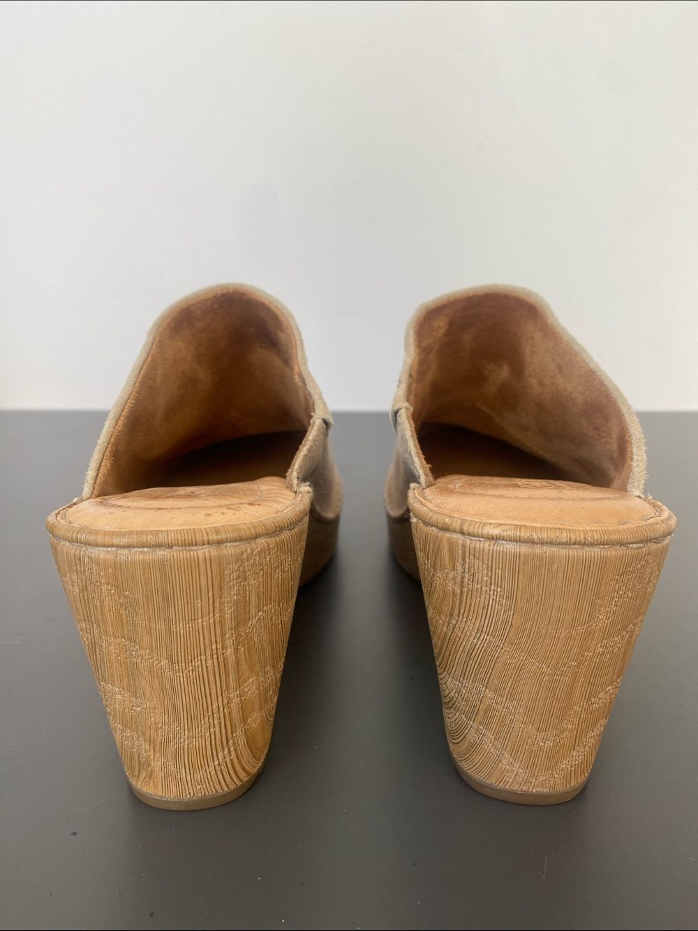 Born Taupe Suede Wedge Clogs Sz 10 Boho Cottage Western Coastal Casual Versatile - Picture 13 of 15